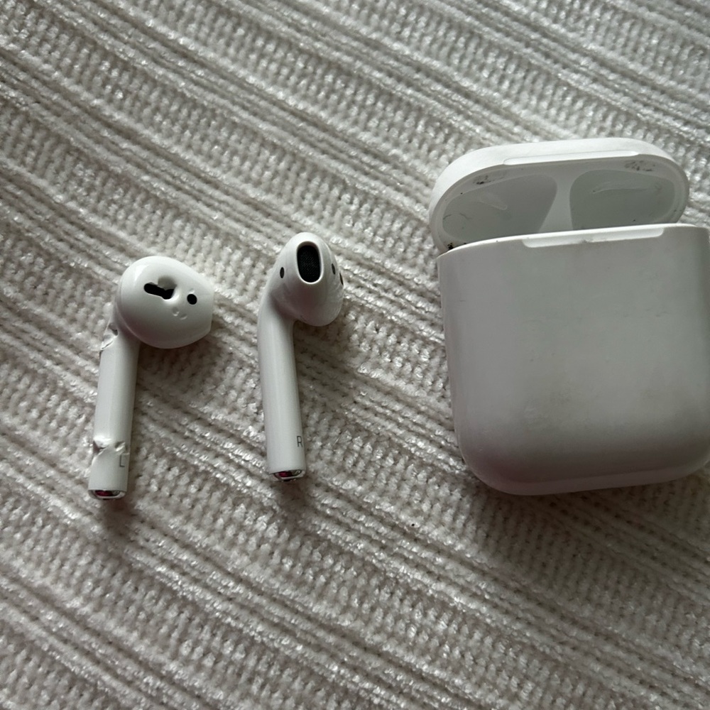 Apple Wireless Earbuds with Charging Case - White